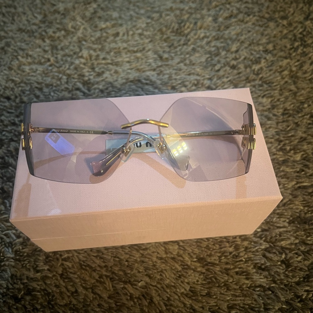 Chic Blue Tinted Sunglasses